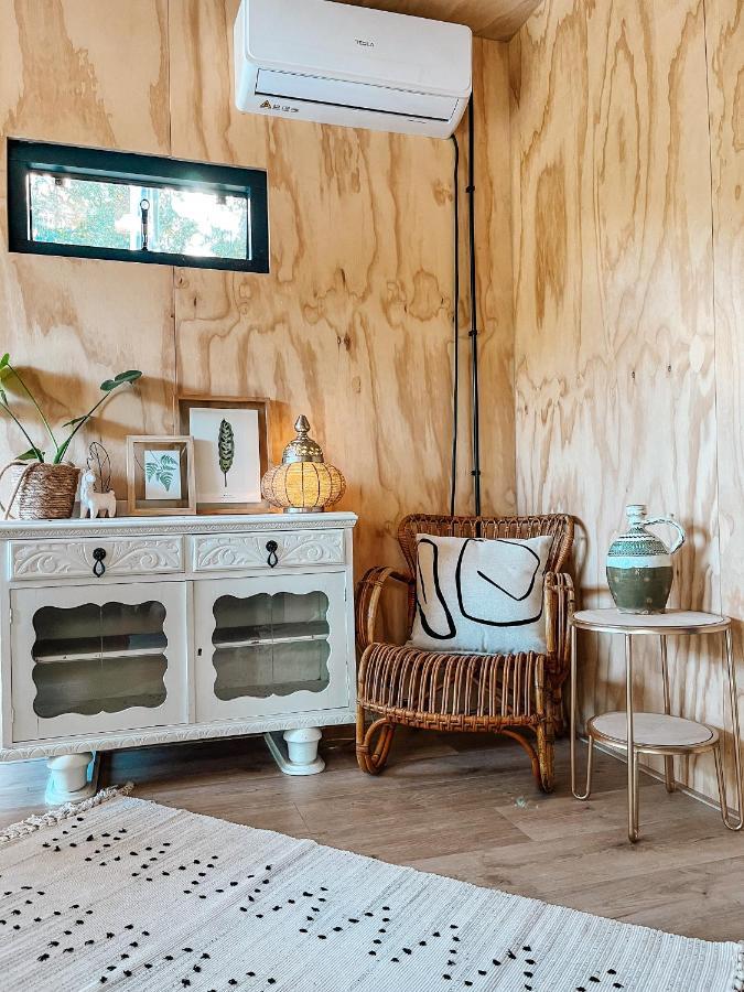 Elysian Fields - The Island Tiny House Bed and Breakfast Sadu Exteriör bild