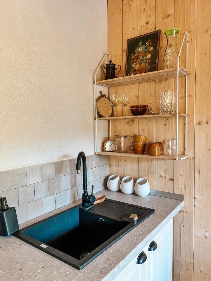 Elysian Fields - The Island Tiny House Bed and Breakfast Sadu Exteriör bild