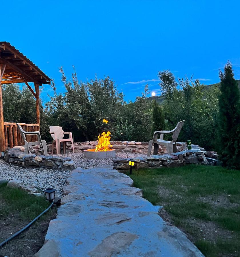 Elysian Fields - The Island Tiny House Bed and Breakfast Sadu Exteriör bild