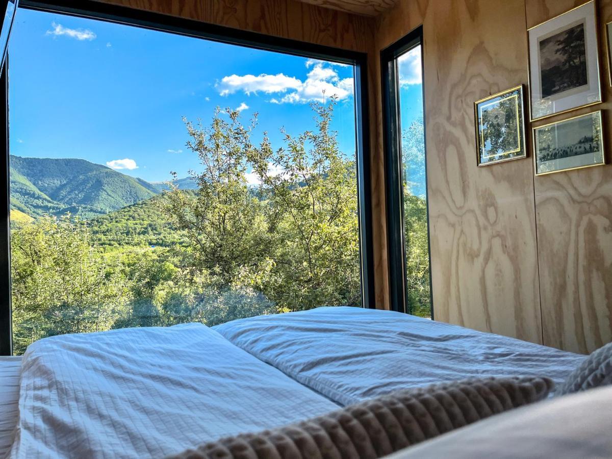 Elysian Fields - The Island Tiny House Bed and Breakfast Sadu Exteriör bild