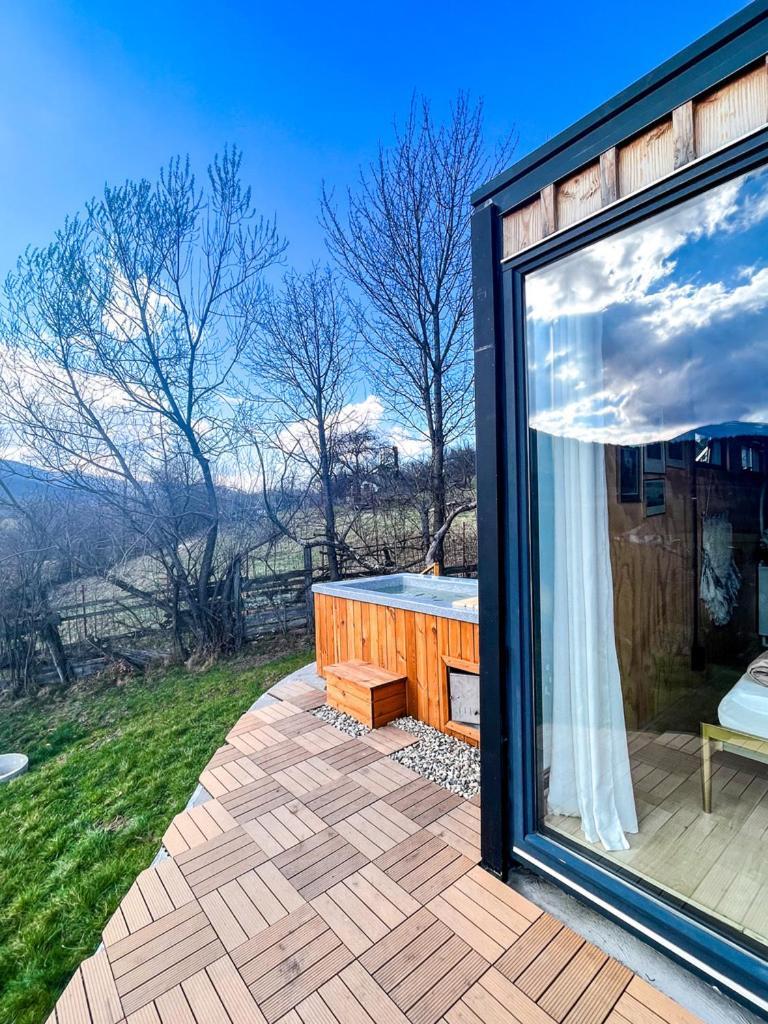 Elysian Fields - The Island Tiny House Bed and Breakfast Sadu Exteriör bild